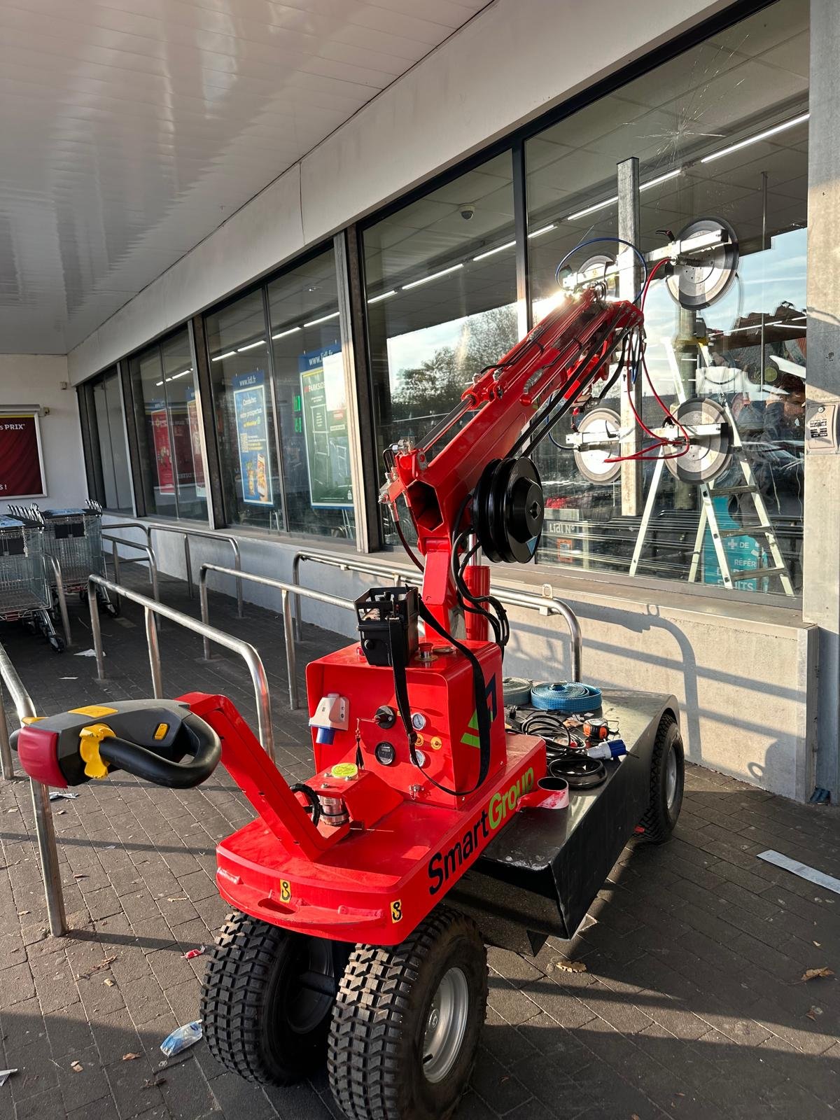 Robot de pose vitrage lourd en action Paris